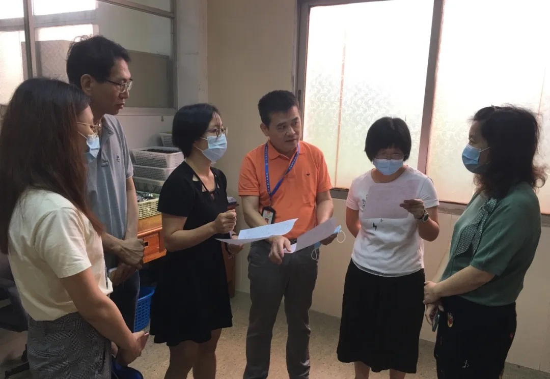 广州市海珠区市场羁系局专家一行到白云山威尼斯9499公司举行计量检查指导