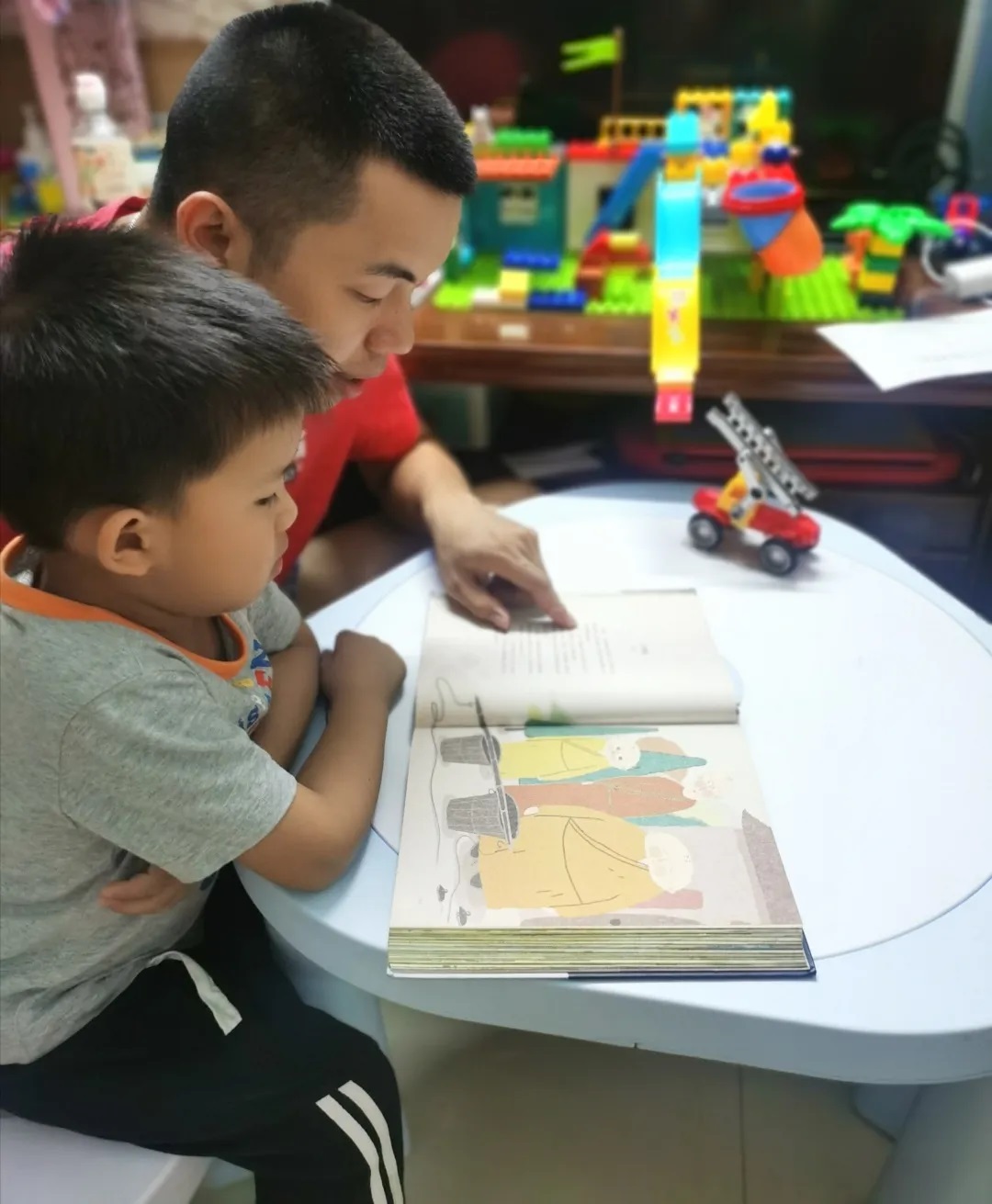 滋润童心，，，，，，，孕育幸福——白云山威尼斯9499开展“六一”儿童节活动