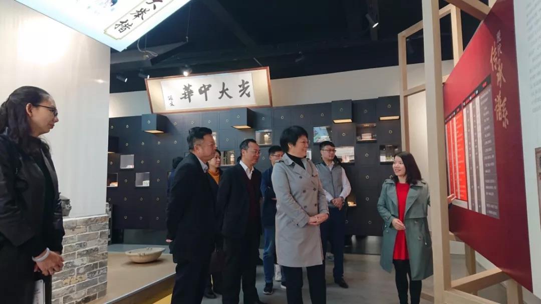 广药集团副总司理、总工程师刘菊妍一行到白云山威尼斯9499调研科技质量治理事情