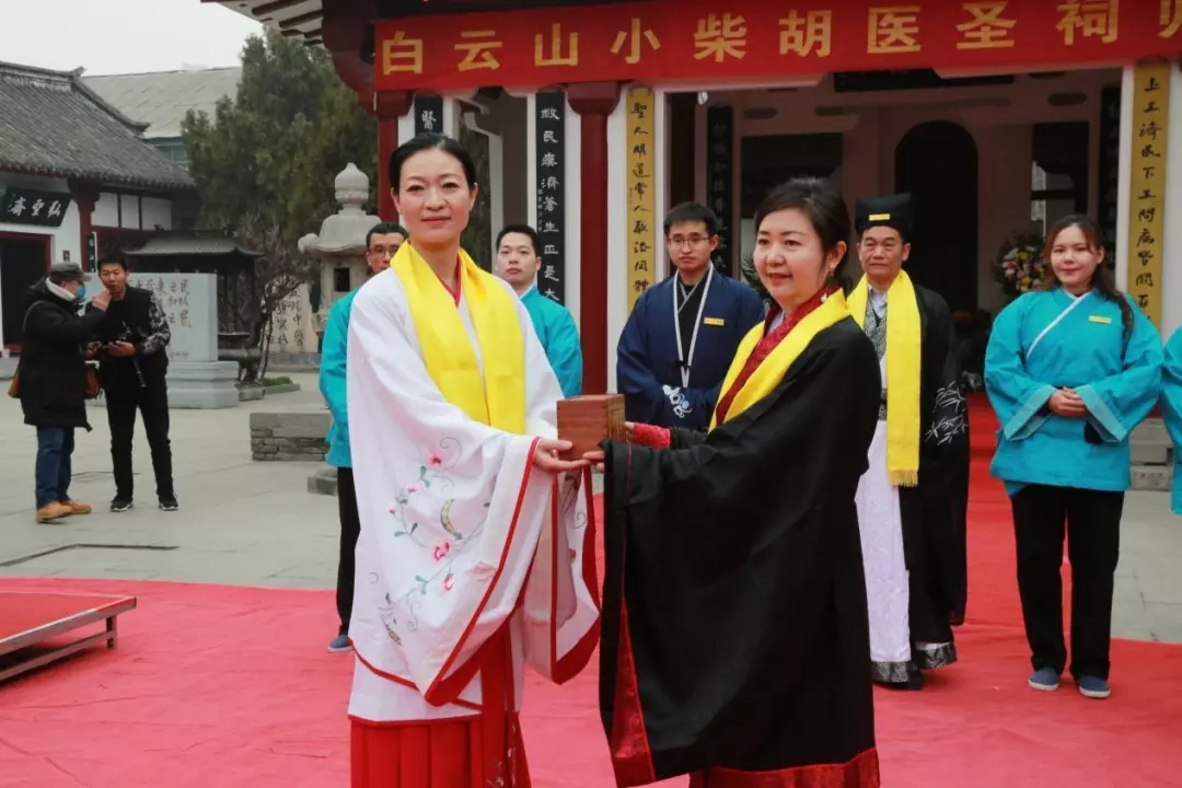 再起中医药，，，，，，广药先行者——白云山小柴胡在南阳医圣祠举行盛大归宗仪式