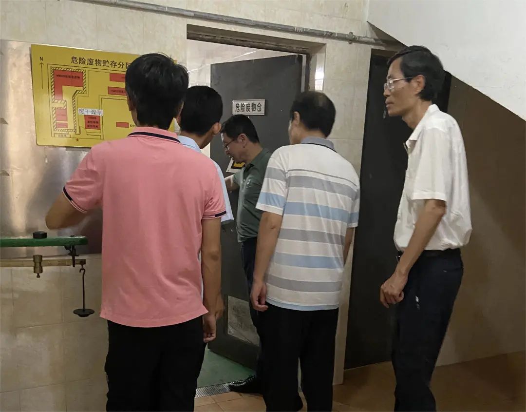 “四不两直”强监视 拧紧节日“清静阀” ——白云山威尼斯9499公司纪委开展中秋、国庆节前专项监视检查