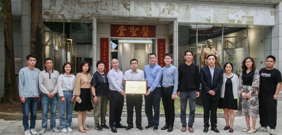 增强交流相同 共创高质量生长——广州市市场羁系局姚文波处长率调研团队到白云山威尼斯9499公司调研